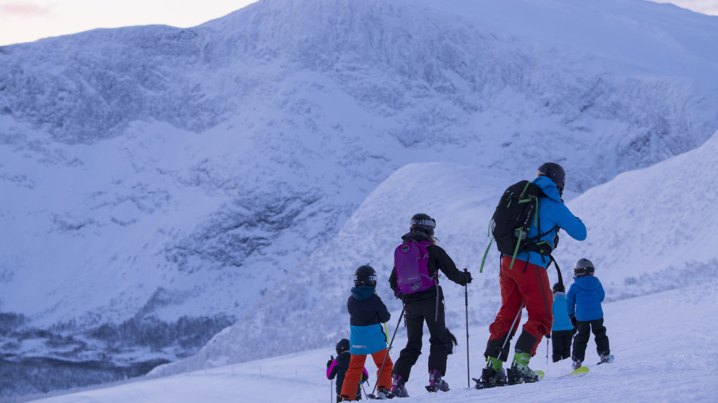 Njut av skön skidåkning, goda middagar & tid för familjen under sportlov & påsklov. Hotell Kittelfjäll  bjuder på ett fantastiskt erbjudande på boende och liftkort med upp till 30%rabatt