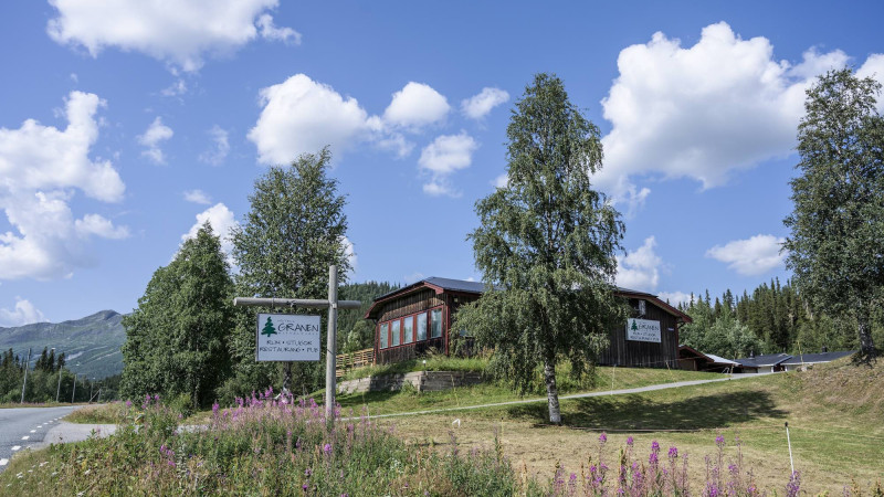 I år är det 25 år sedan Pernilla och Mikael Hansson tog över Hotell Granen i Henriksfjäll och inför byns 200-årsjubileum gläds de åt att byn åter har fått nytt liv.