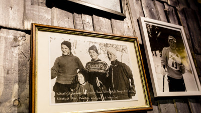 Berättarstund om skidåkningens historia på Kittelfjäll Värdhus