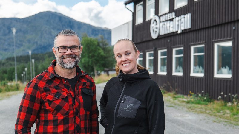 Från hösten 2024 planerar det nytillträdda företagarparet Andreas Strömberg och Maria Doverud att skapa ett andra hem för gäster och besökare på Hotell Kittelfjäll. 
- Det ska kännas som att komma hem, säger Andreas.